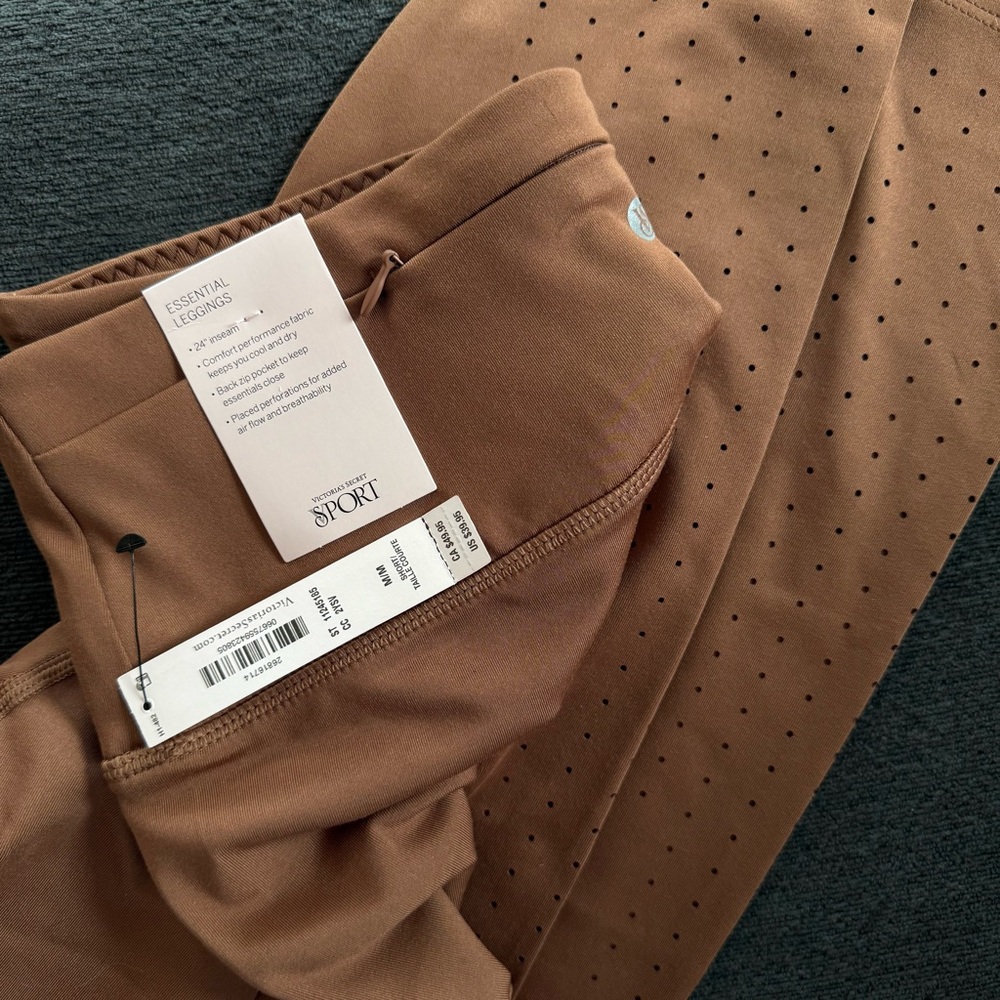 VS Essential High-Rise Perforated Capri Leggings
